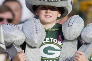 Lambeau-Fans-Costumes-704644large